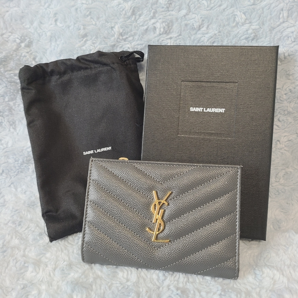 YSL Saint Laurent Grey Chevron Pebbled Bi-Fold Wallet